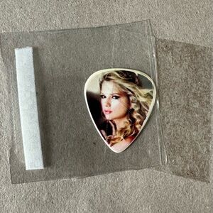 Taylor Swift Fearless Tour Guitar Pick